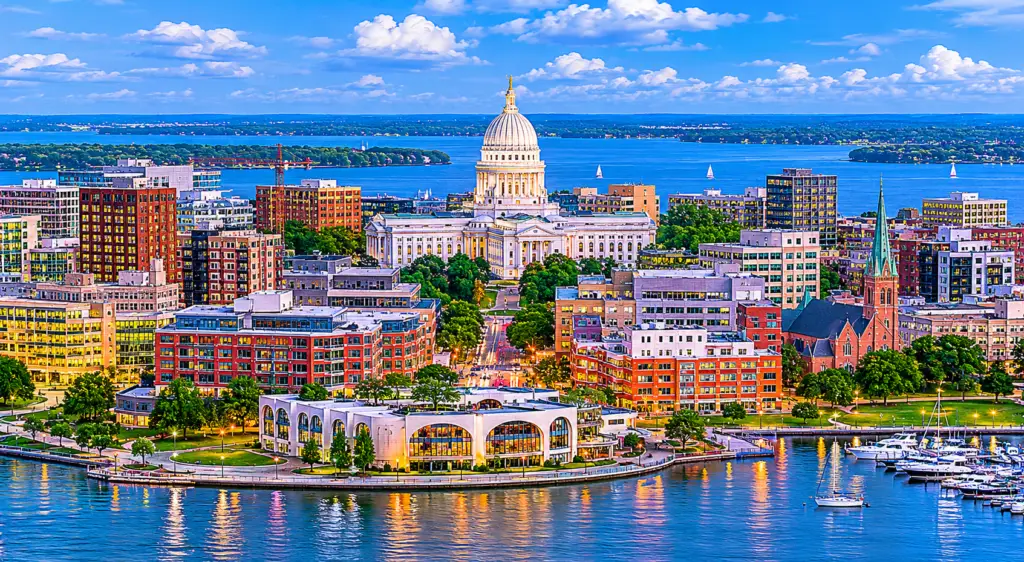 Professional QuickBooks Online bookkeeper providing expert accounting and bookkeeping services for small businesses in Madison, Wisconsin.